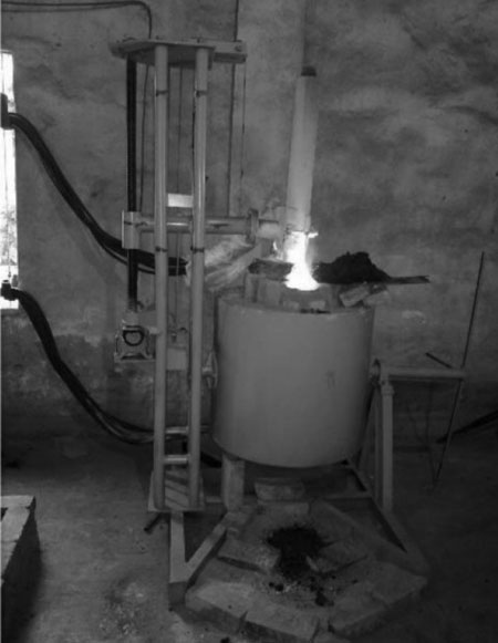 Hình 2: Lò hồ quang  nấu thí nghiệm